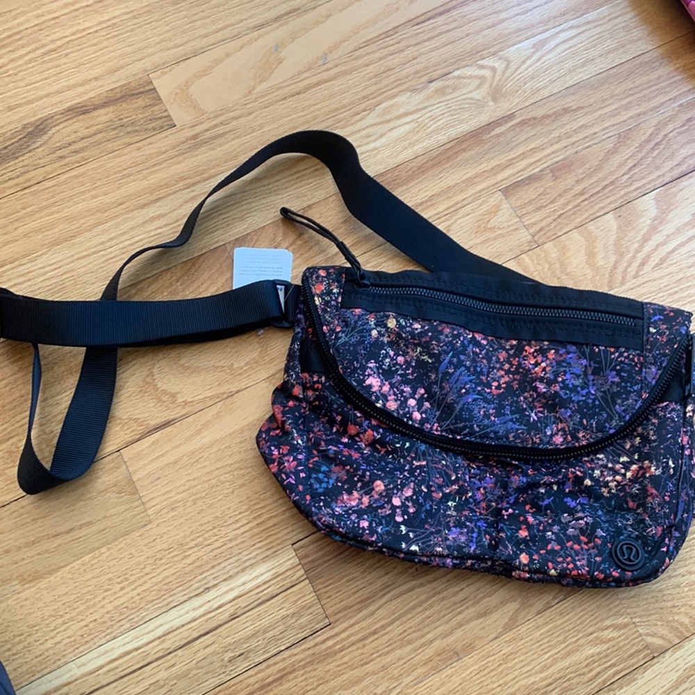 Lululemon Festival bag nwt